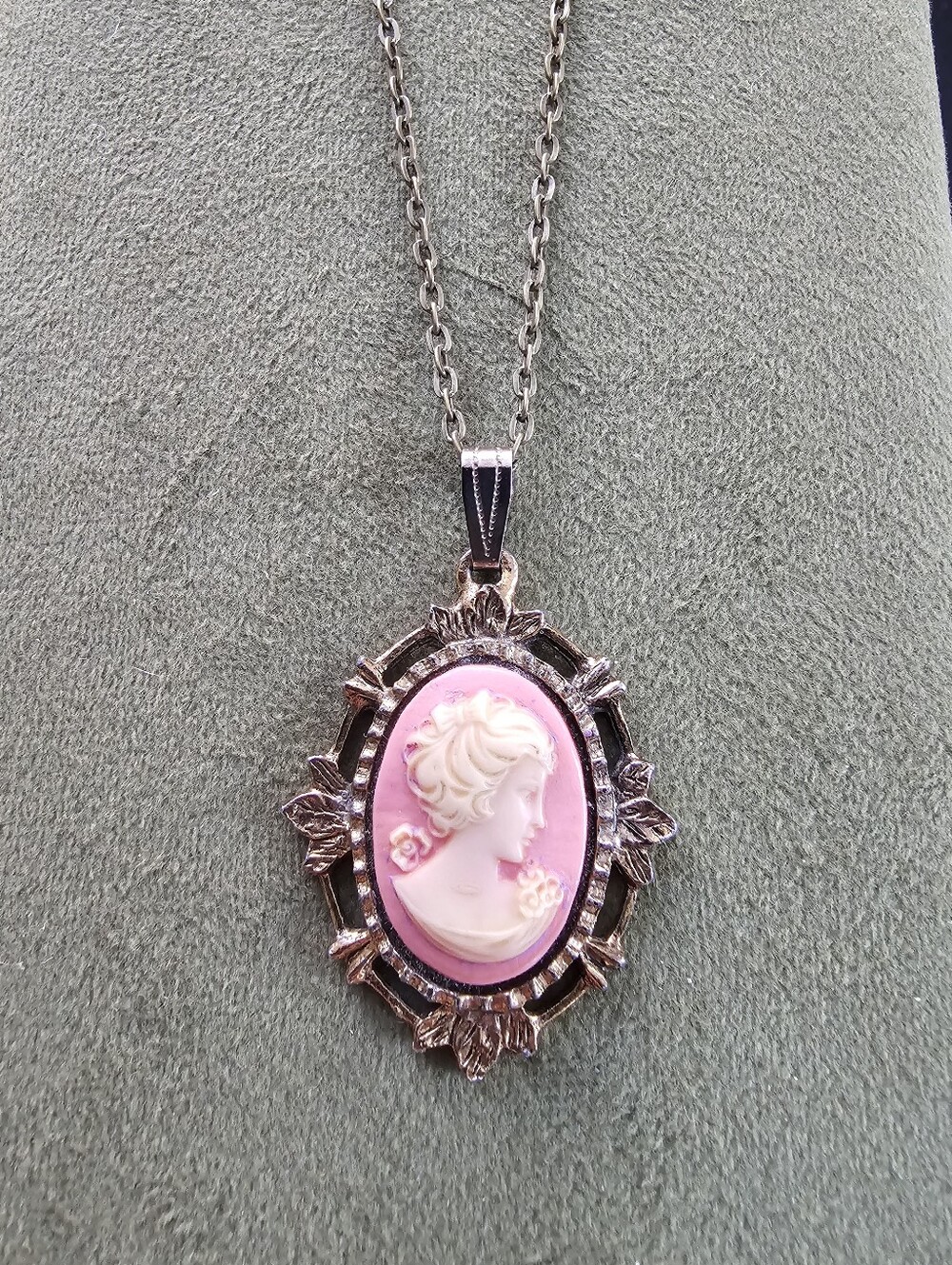Vintage Cameo Necklace